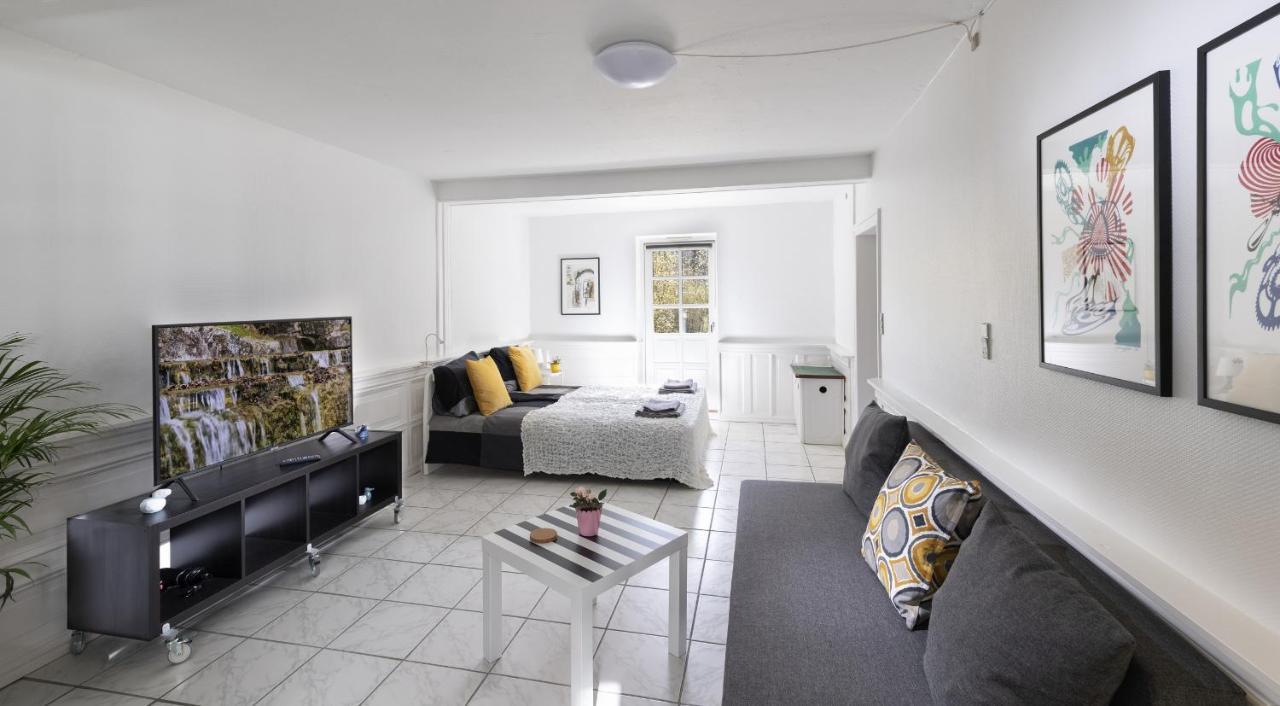 Aday - Apartment Suite 1 Aalborg Center Экстерьер фото