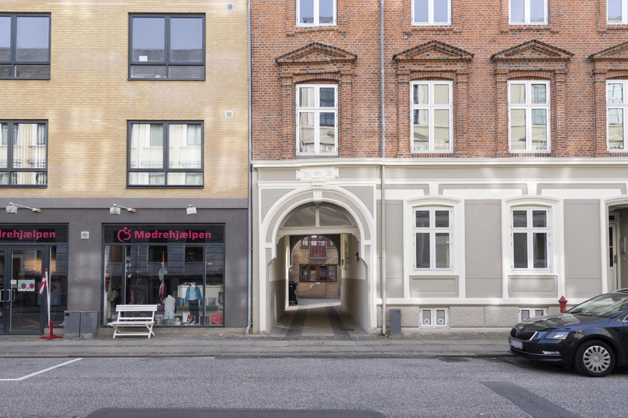 Aday - Apartment Suite 1 Aalborg Center Экстерьер фото